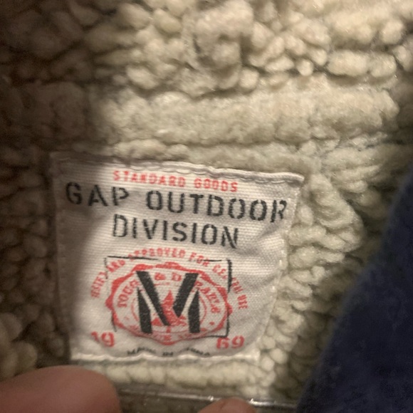 Kids size medium Gap fuzzy fleece jacket - Picture 3 of 3
